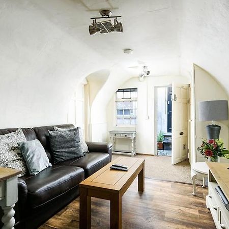 Unique 1 Bedroom Apartment-バース エクステリア 写真