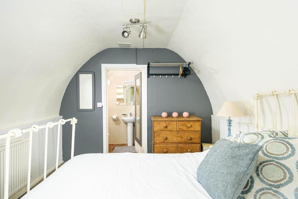 Unique 1 Bedroom Apartment-バース エクステリア 写真