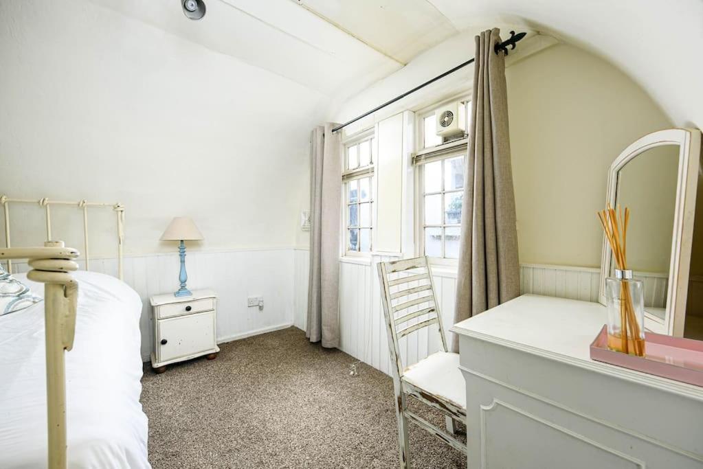 Unique 1 Bedroom Apartment-バース エクステリア 写真